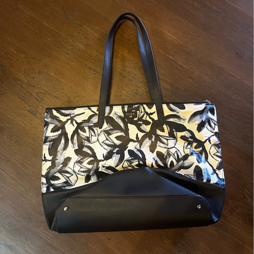 Gorgeous, Roomy Ever Tote